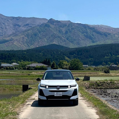 NEW C5 AIRCROSS と阿蘇の風景